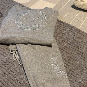 Gray Sweatshirt and Joggers /Bling out  🪽🪽